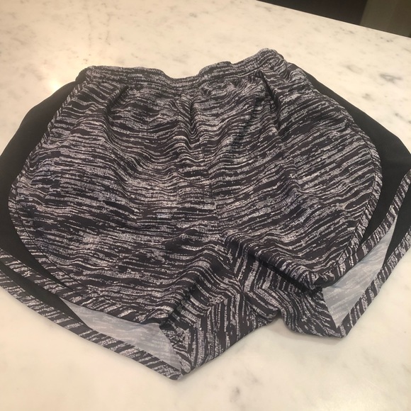 NIKE Dri-fit Black White Running Women’s Shorts Size S EUC - Picture 1 of 5